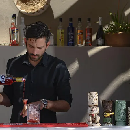 Nano Έξω Γωνιά